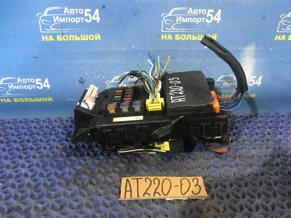 Блок предохранителей салонный TOYOTA AVENSIS 1999