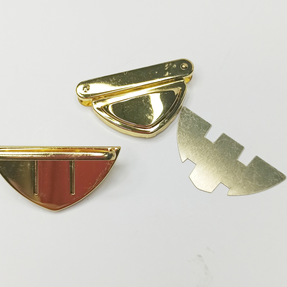 Замок-защелка на зажимах 52*35 Лимонное золото