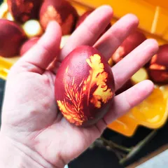 Яйца пасхальные крашеные с узором (в луковой шелухе) / 1 десяток Яйца пасхальные крашеные с узором (в луковой шелухе) / 1 десяток