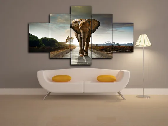 Модульная картина "Слон идет"