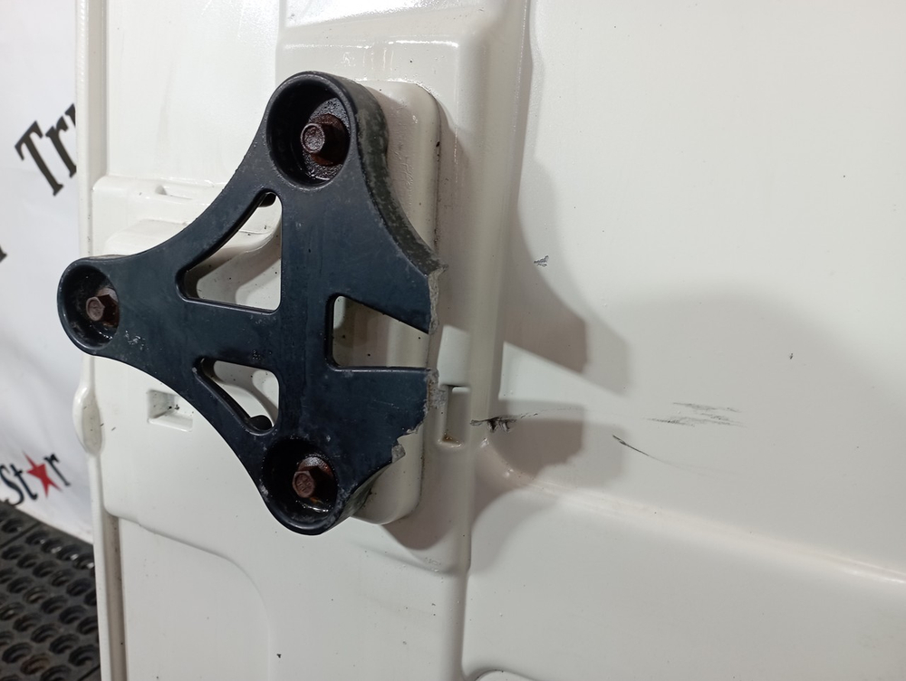 Спойлер кабины боковой левый 2023г