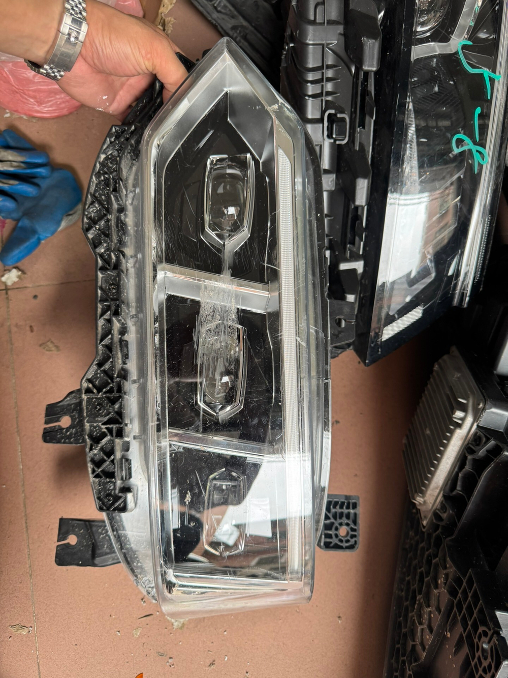 Блок передней левой фары LED BYD T5