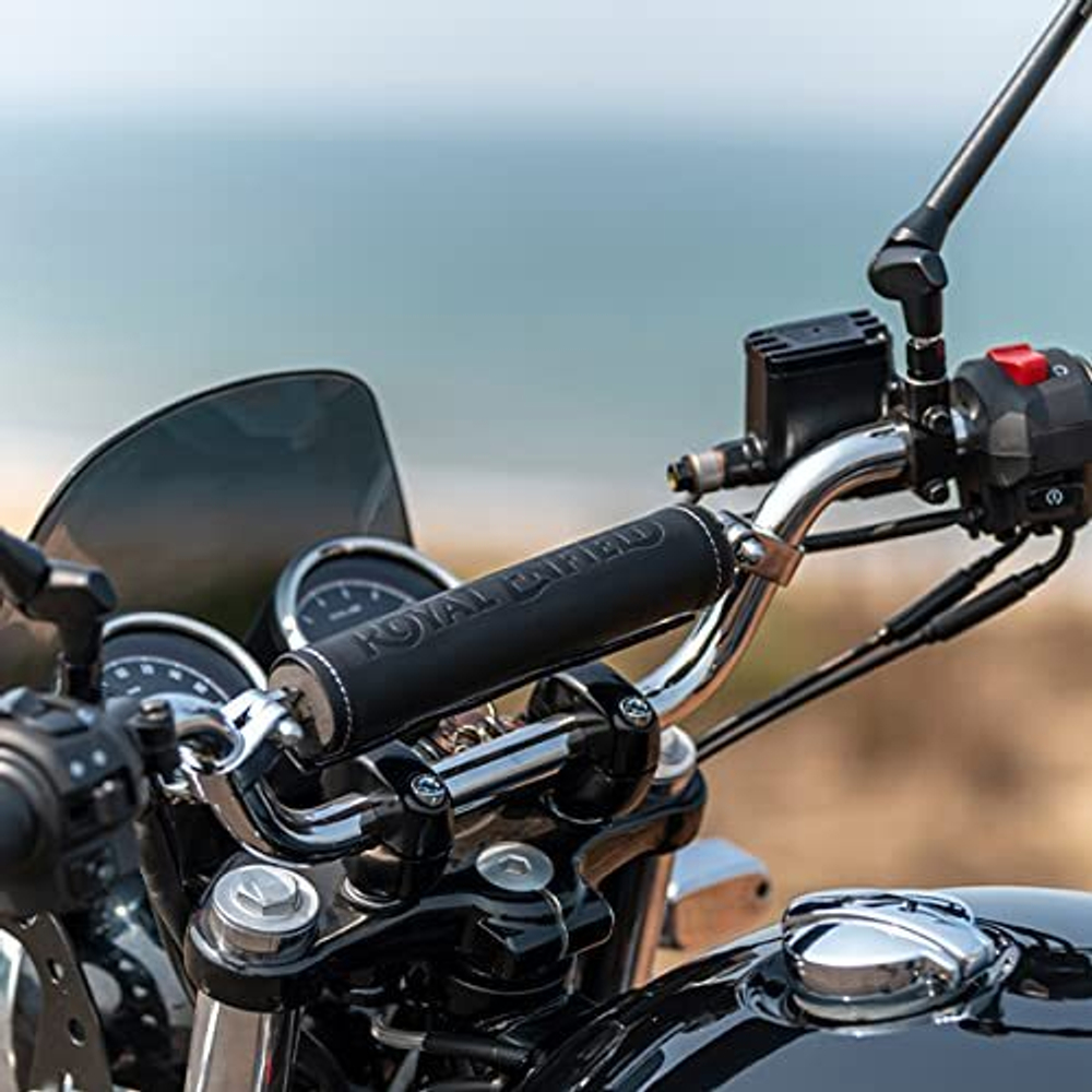 Накладка на руль Royal Enfield, черная Handlebar Brace Pad – Continental GT 650 и Interceptor 650, арт. 1990496