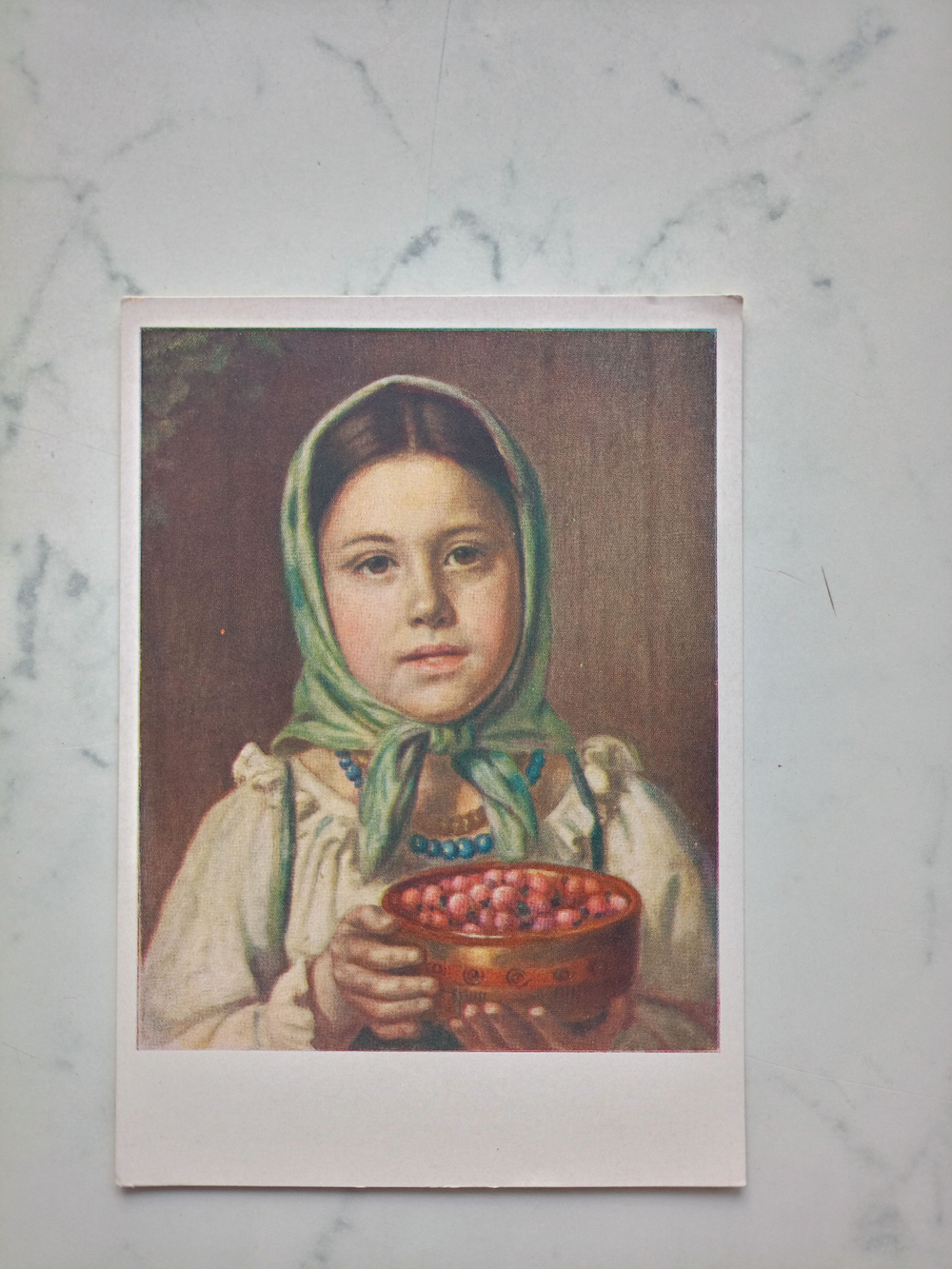 Винтажная открытка СССР Н.Е. Рачков "Девочка с ягодами"