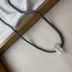 Колье "Стальной луч" с гематитом и кристаллом