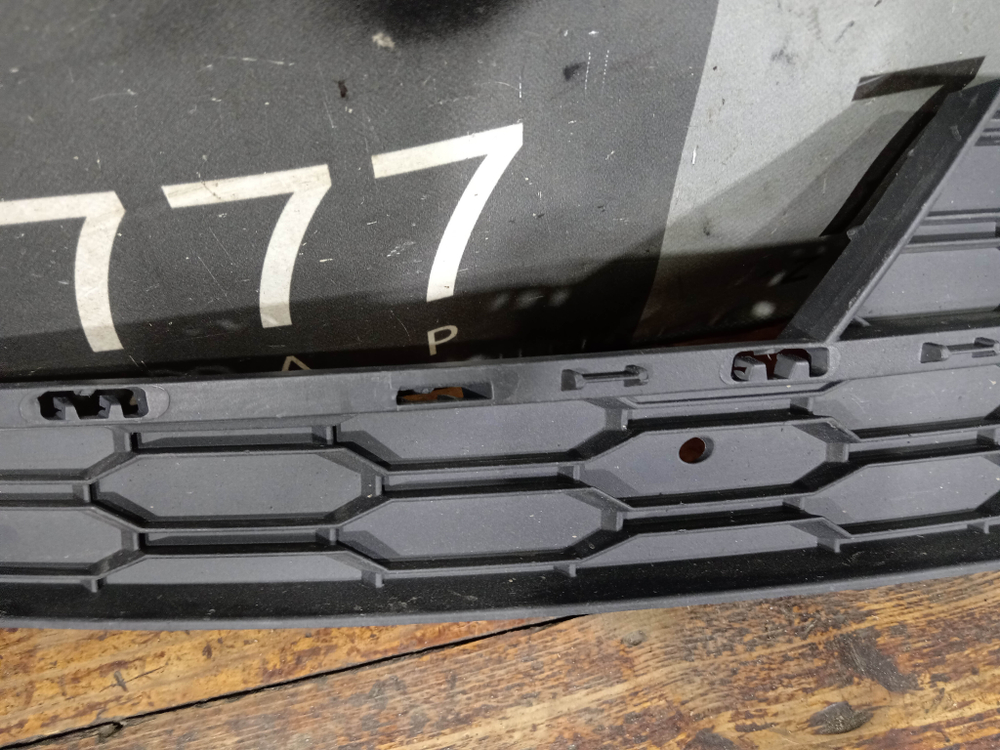 Накладка ПТФ передняя правая Skoda Octavia 3 (A7) 17-20 Б/У Оригинал 5E0807682G