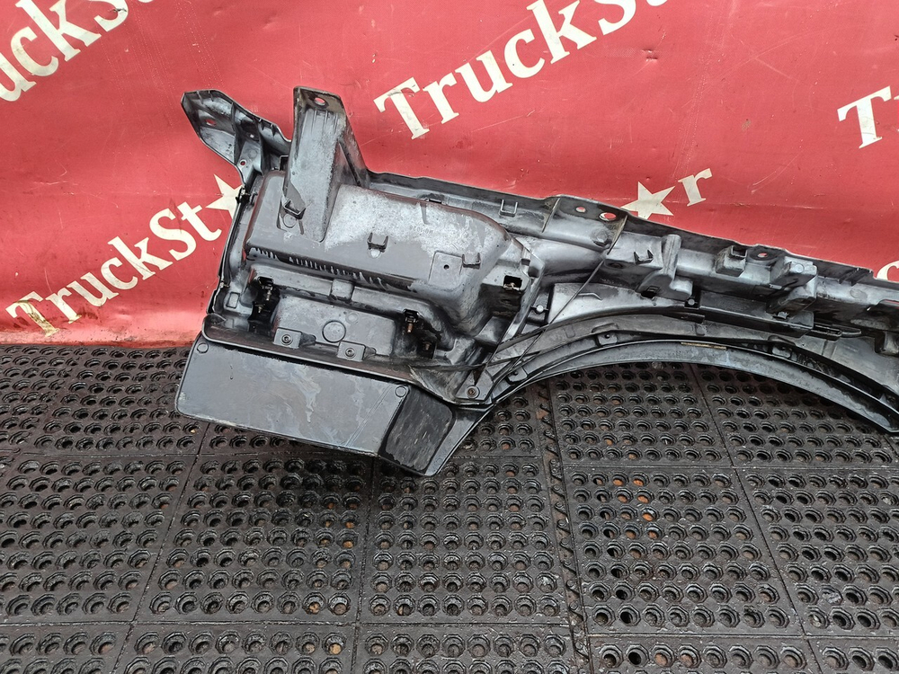 Корпус подножки правый 2016 г.