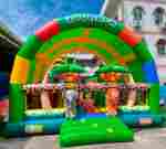 Коммерческий надувной батут «Зоопарк» с крышей, 15*7*9 м.