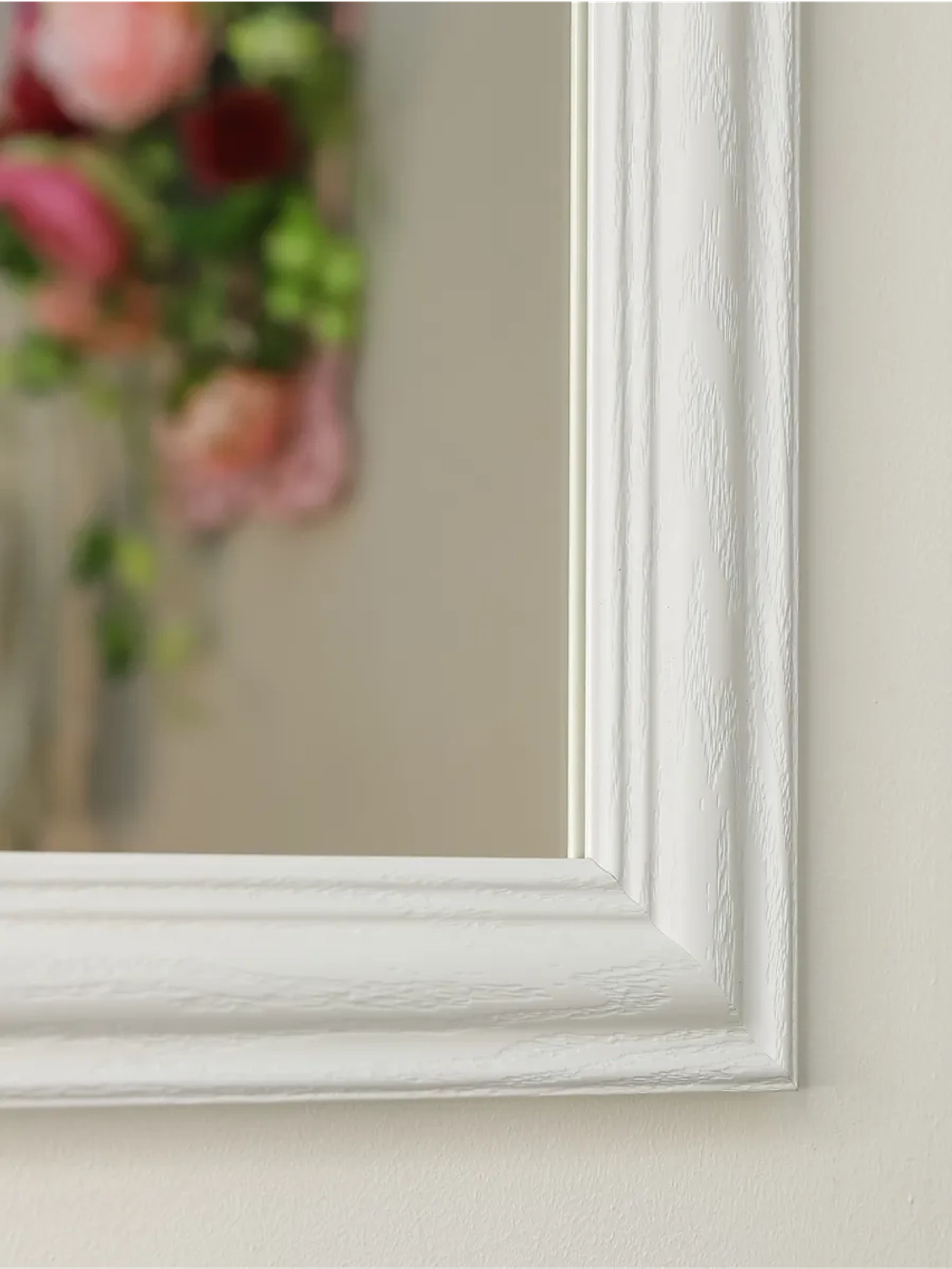 Миниатюрное настенное зеркало в раме 30*30 см