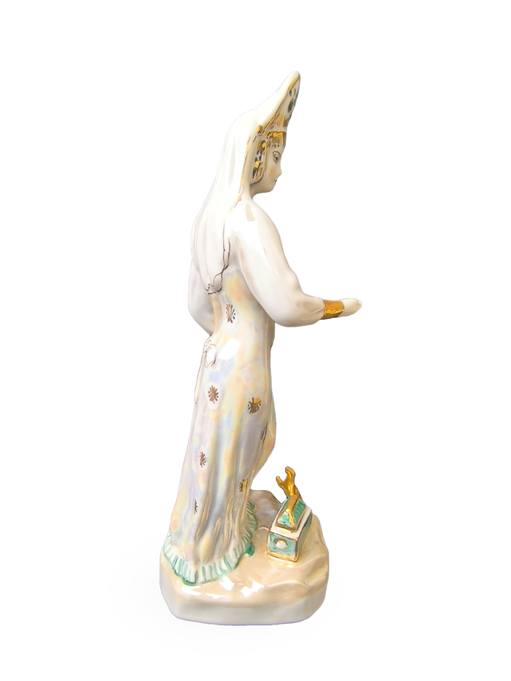 Фарфоровая статуэтка "Дары хозяйки Медной горы" (Дулево)