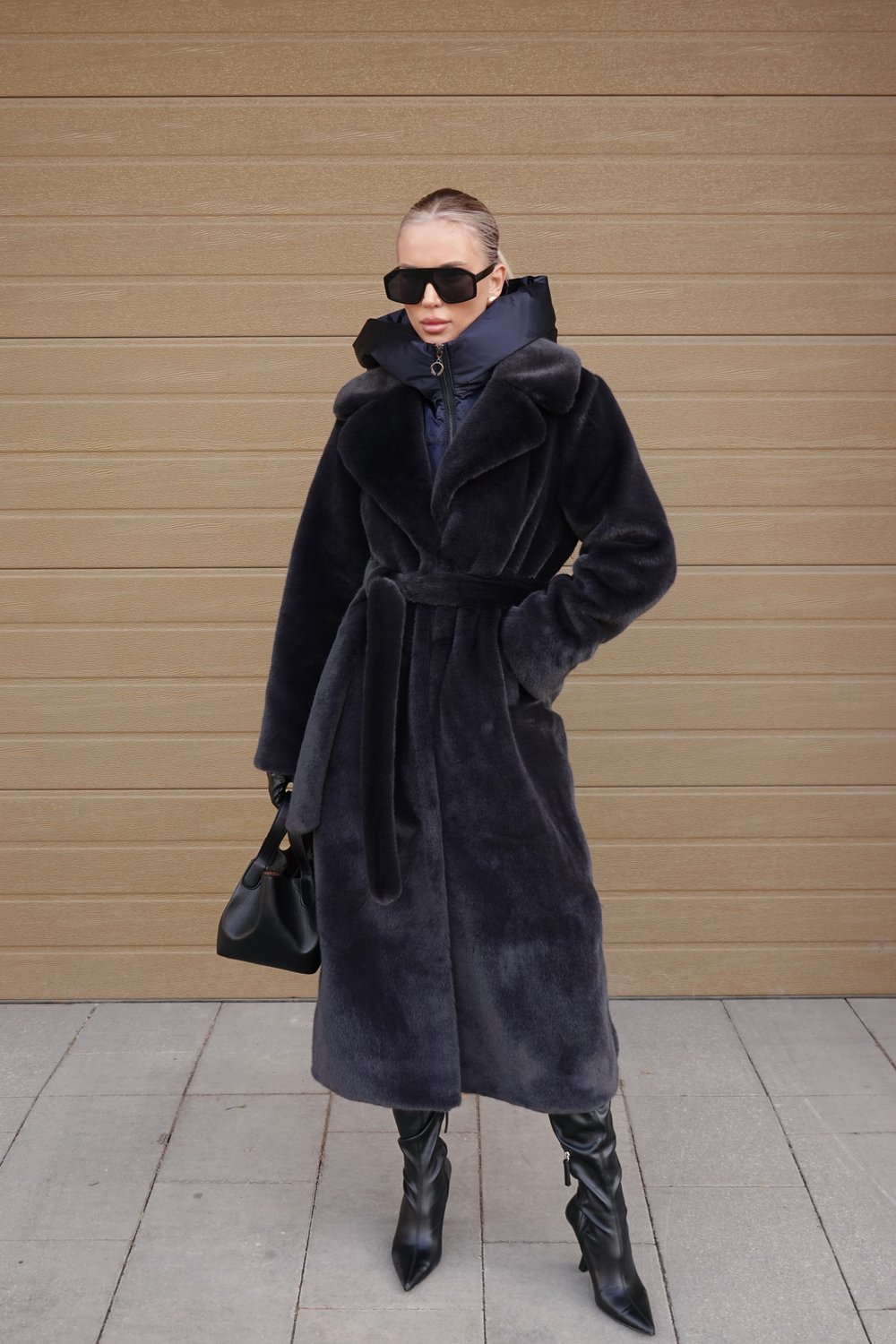 Шуба из экомеха с капюшоном и поясом