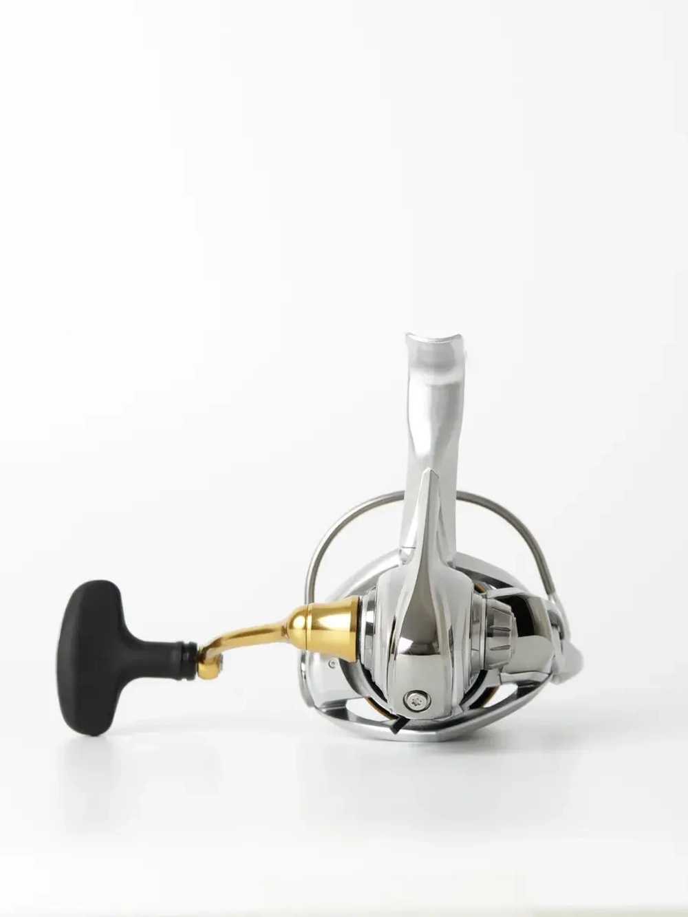 Катушка безынерционная FREAMS LT 2500