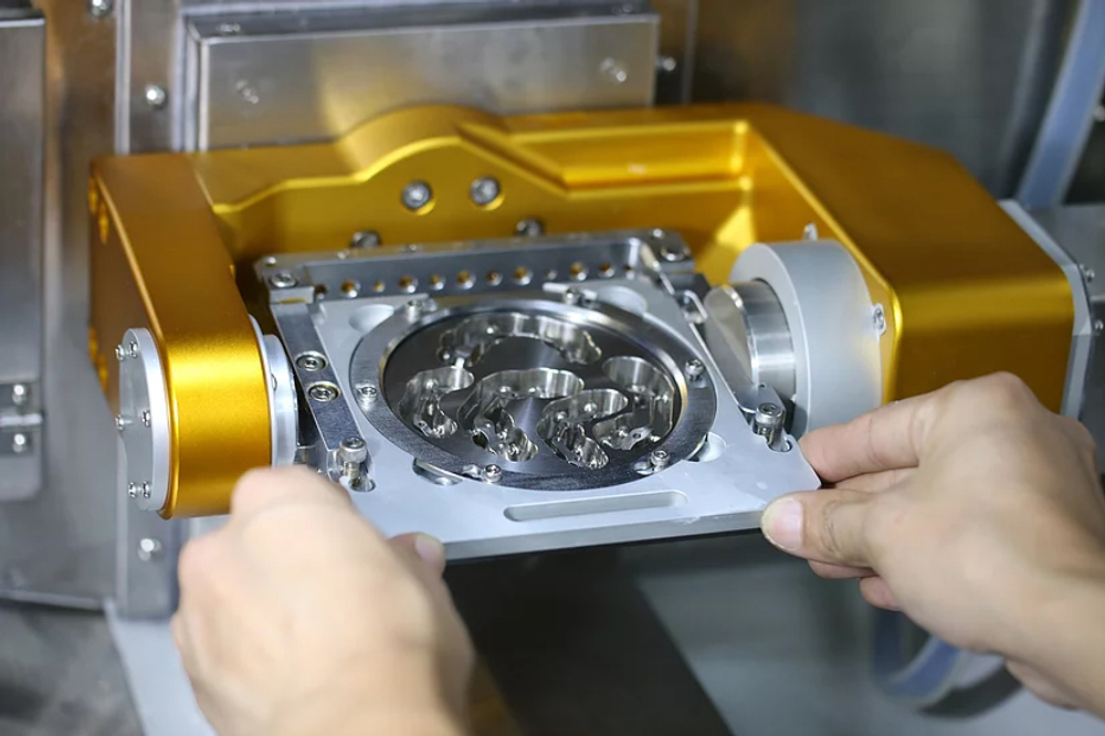 ARUM 5X-200 фрезерный станок для зуботехнической лаборатории