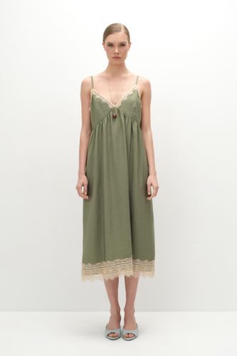 Платье комбинация с кружевом