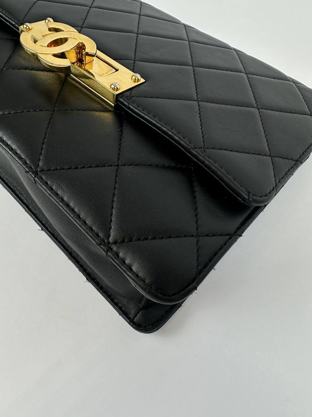 Сумка Chanel Black Quilted Lambskin Leather Golden Class Medium Flap