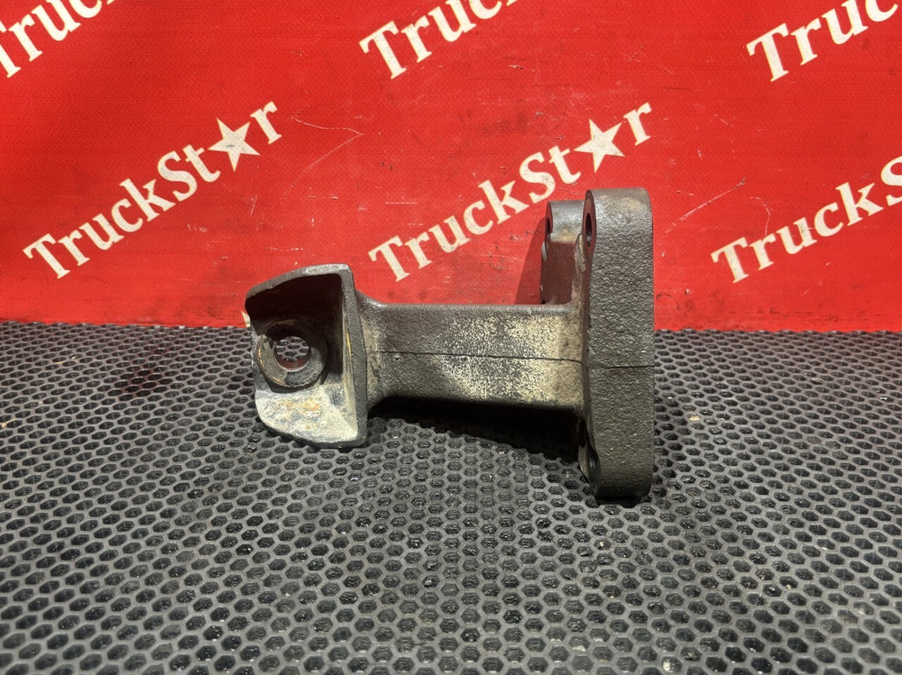 Кронштейн двигателя передний правый 2019г