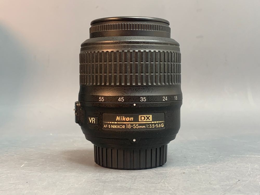 Nikon D3000 Kit 18-55mm 15.000 кадров