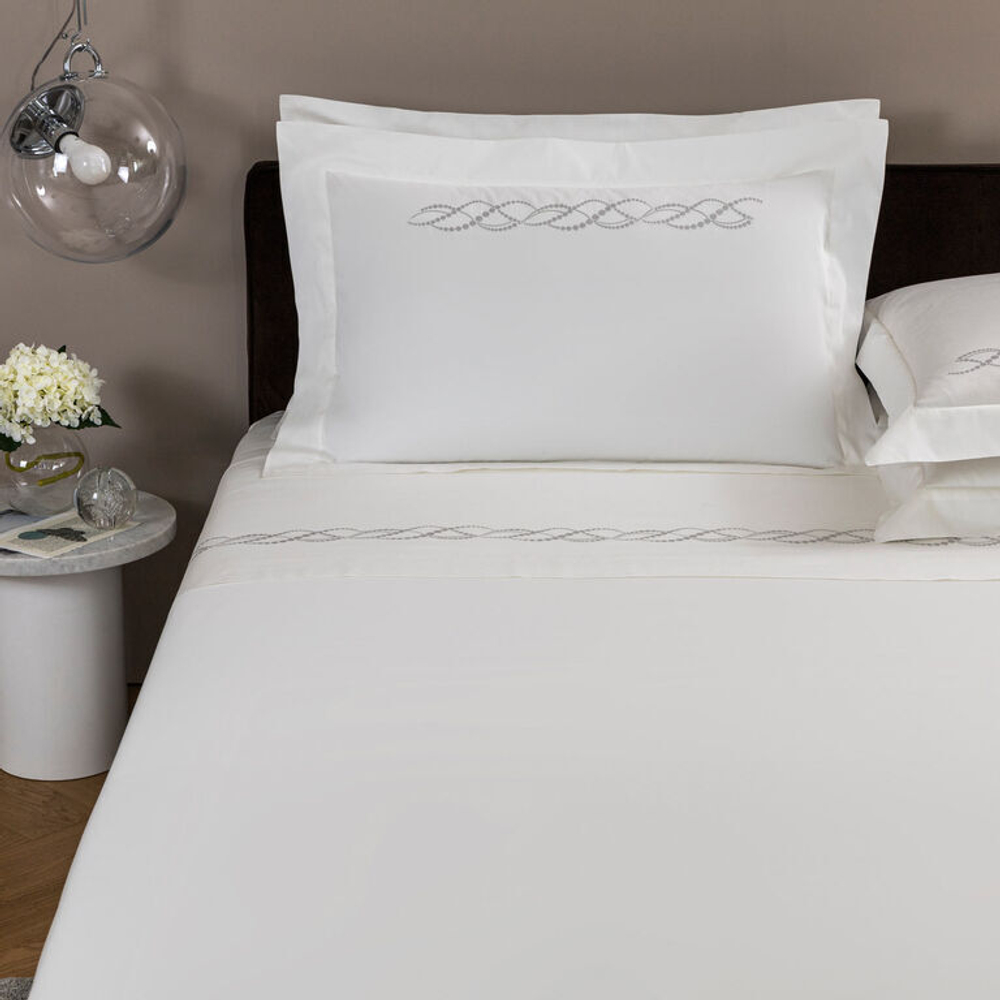 Комплект постельного белья Frette Pearls Embroidery Milk/Rock (240 x 220 см)