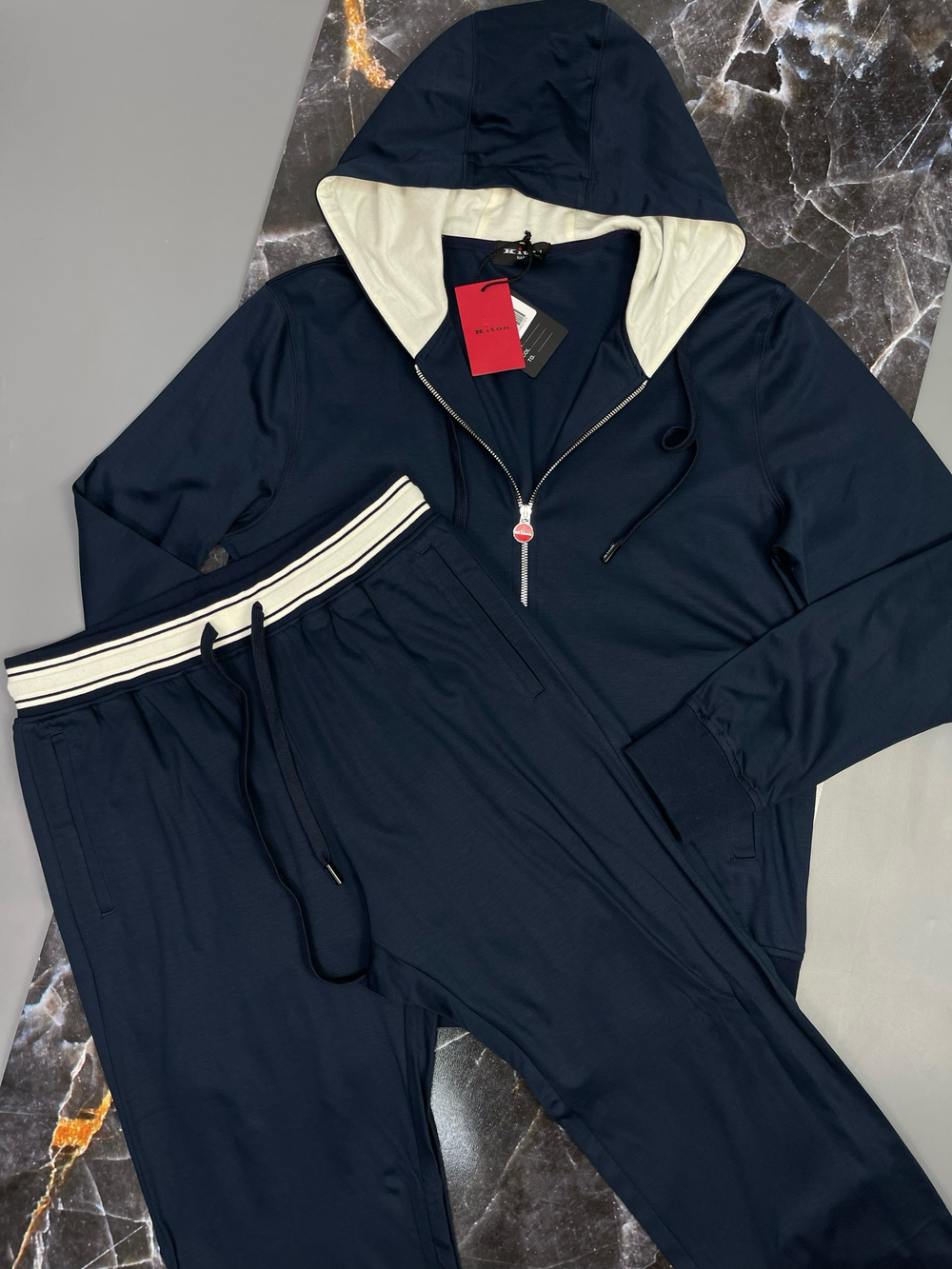 Прогулочный костюм Kiton