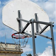 Стойка стритбольная складная с фанерным щитом, кольцом, сеткой и защитой Street