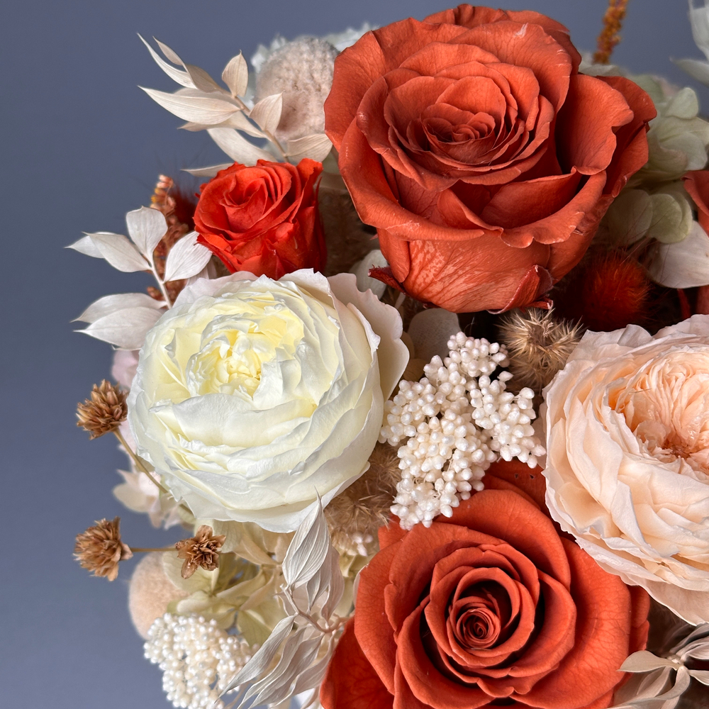 «Мятный чай» - композиция из стабилизированных цветов и сухоцветов.