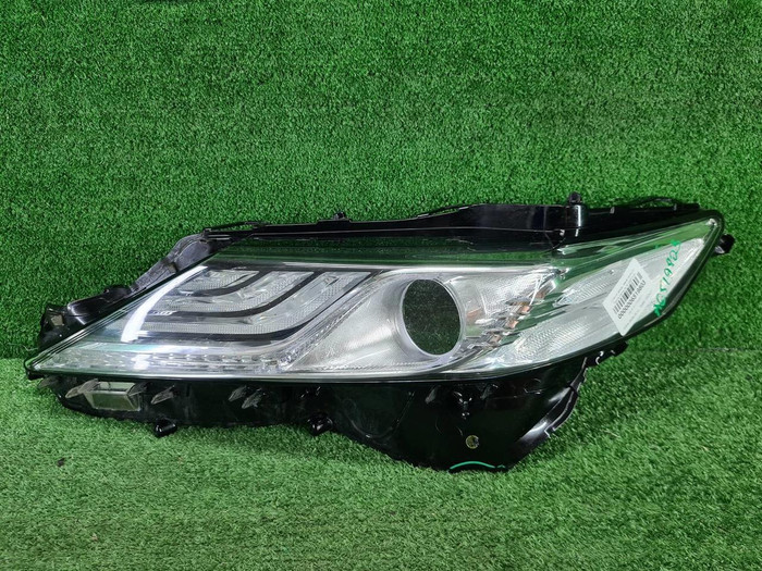 Стекло фары левое Toyota Camry xv70 (2020-н.в.)