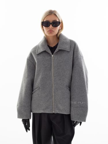 Серая шерстяная куртка на молнии