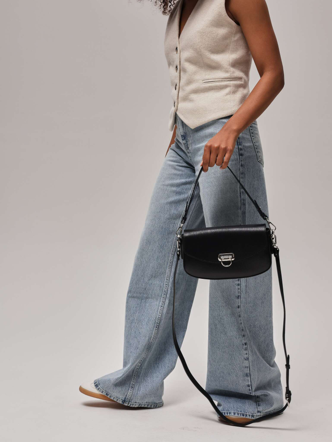 Сумка кожаная на плечо багет черная