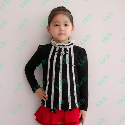 Блуза с воротником-стойкой и контрастной кружевной тесьмой