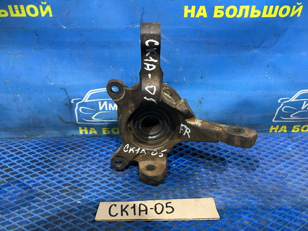 Ступица передняя правая MITSUBISHI LANCER 1998