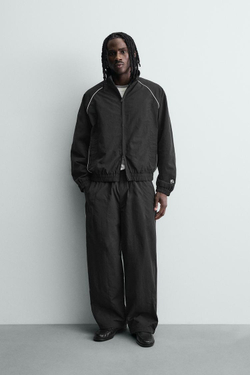 ZARA ДЖОГГЕРЫ ИЗ ВЫСОКОТЕХНОЛОГИЧНОЙ ТКАНИ С КОНТРАСТНЫМИ ПОЛОСАМИ, ЧЕРНЫЙ