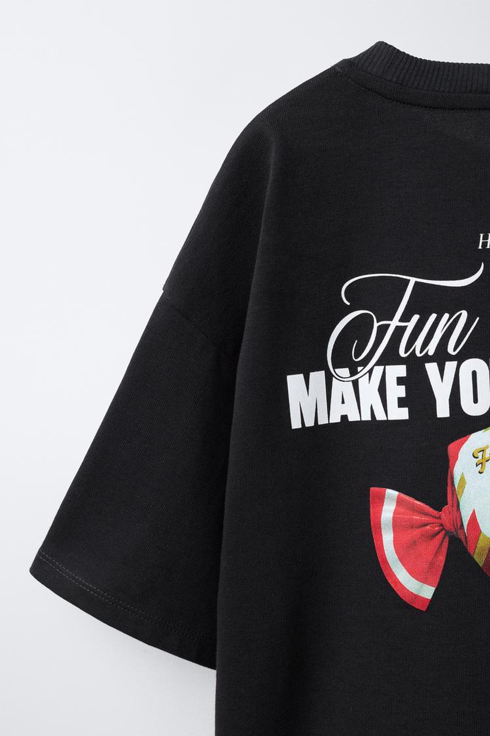 ZARA ФУТБОЛКА С ПРИНТОМ «ВИШНИ И КОНФЕТЫ», ЧЕРНЫЙ