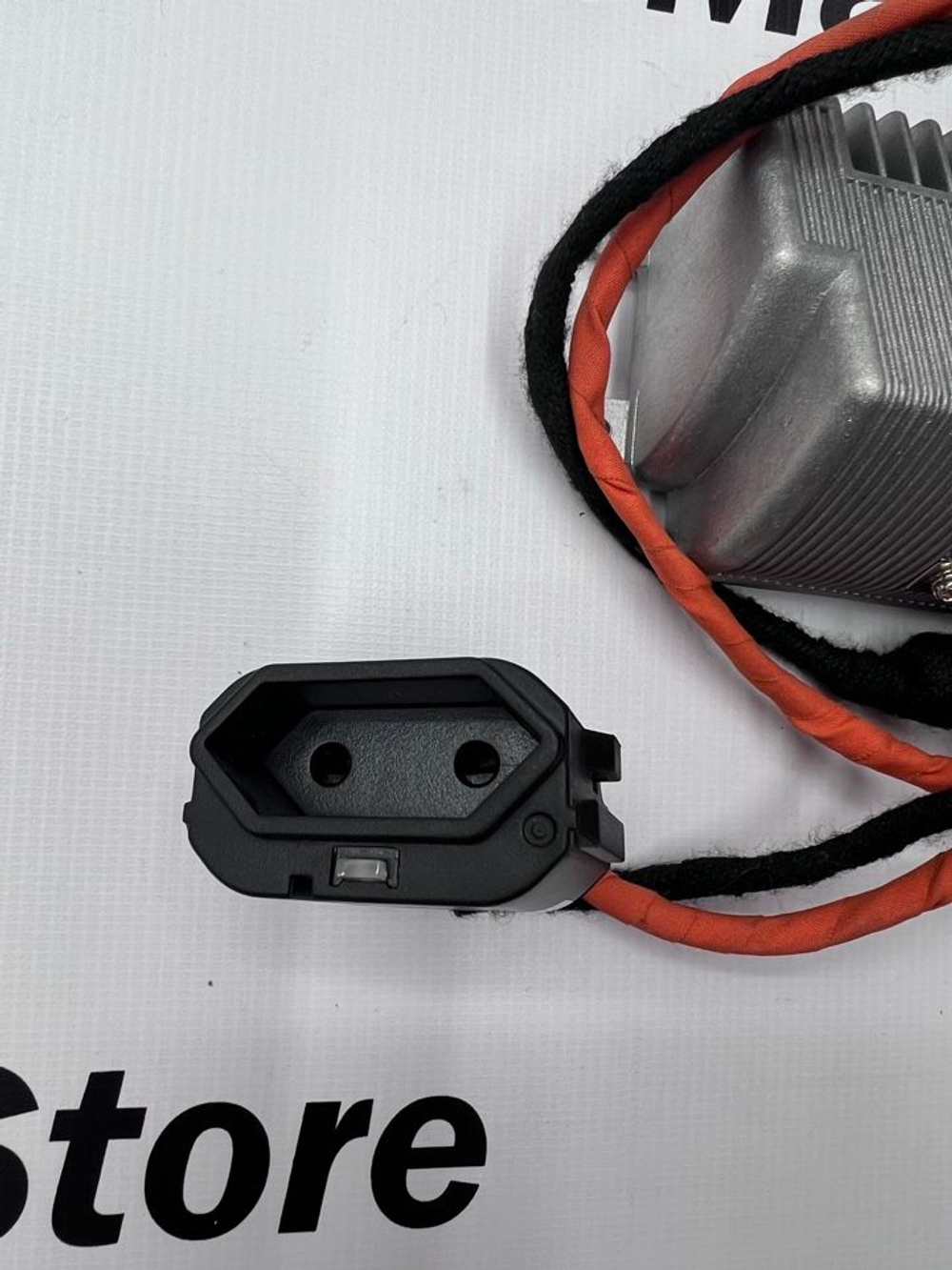 Розетка Инвертор VW Tiguan 220 V 5Q0907155F. Оригинал.