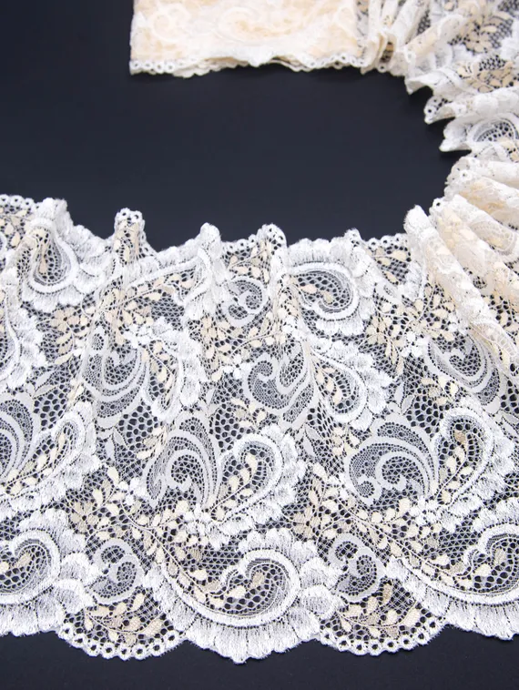 03-158 Кружево эластичное 20 см, айвори /телесный