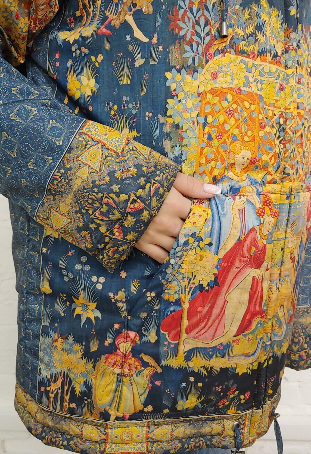 Двусторонняя куртка "Кормление птиц", по мотивам средневековой шпалеры 15 века