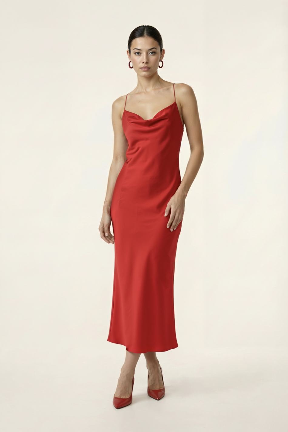 Платье комбинация с открытой спиной из атласа