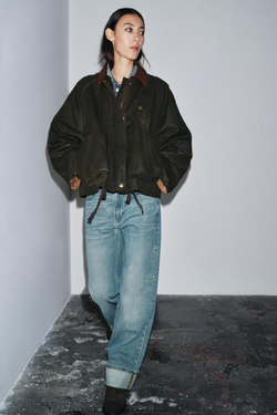 ZARA КУРТКА С ВОЩЕНЫМ ПОКРЫТИЕМ И КОНТРАСТНЫМ ВОРОТНИКОМ — ZW COLLECTION, ХАКИ