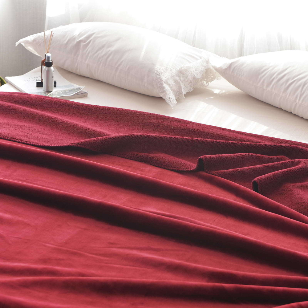 Покрывало 220х240 Sofi De MarkO София бордовое