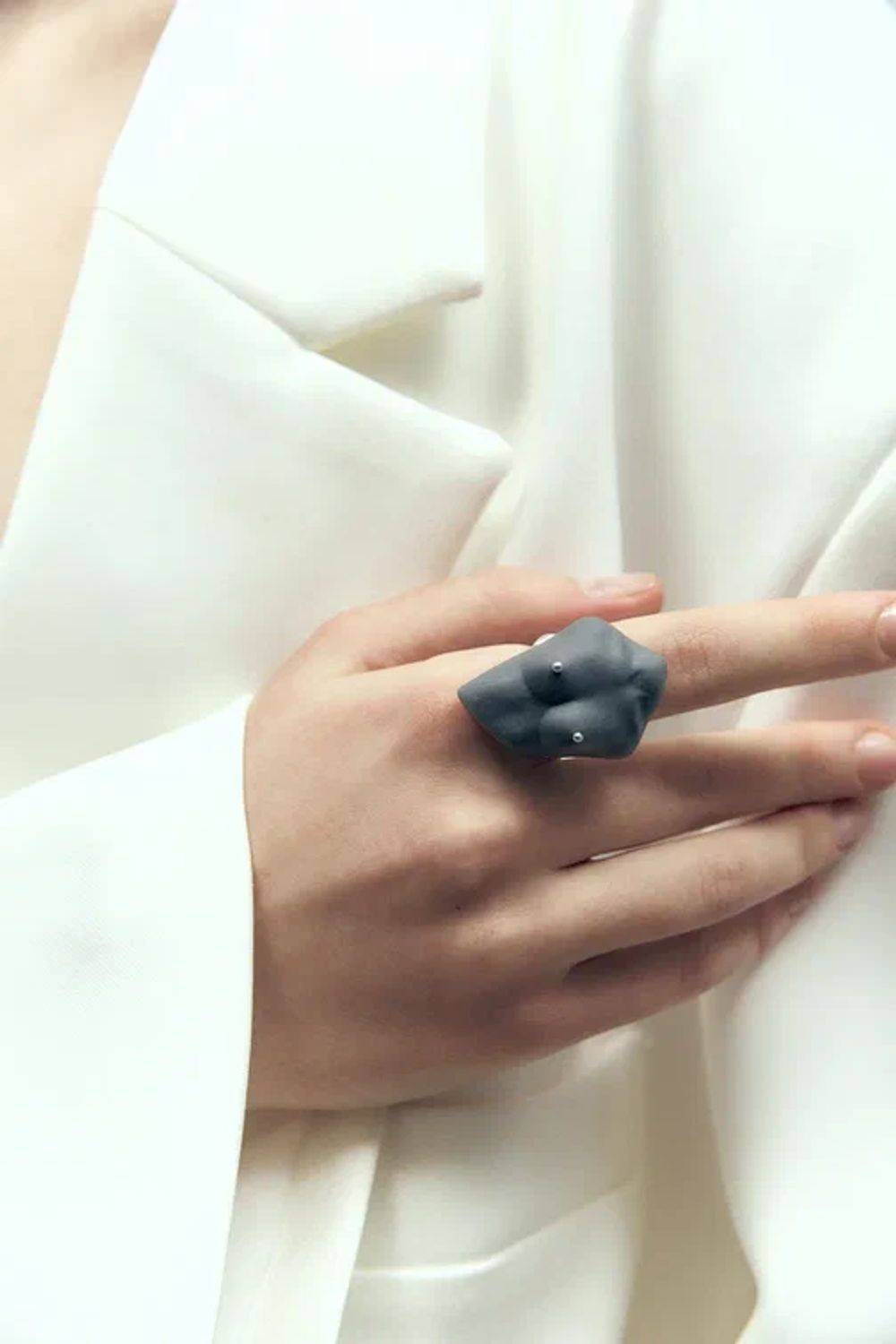 Кольцо Афродита, серый фарфор