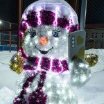 Светодиодный снеговик - девочка "Снежка"