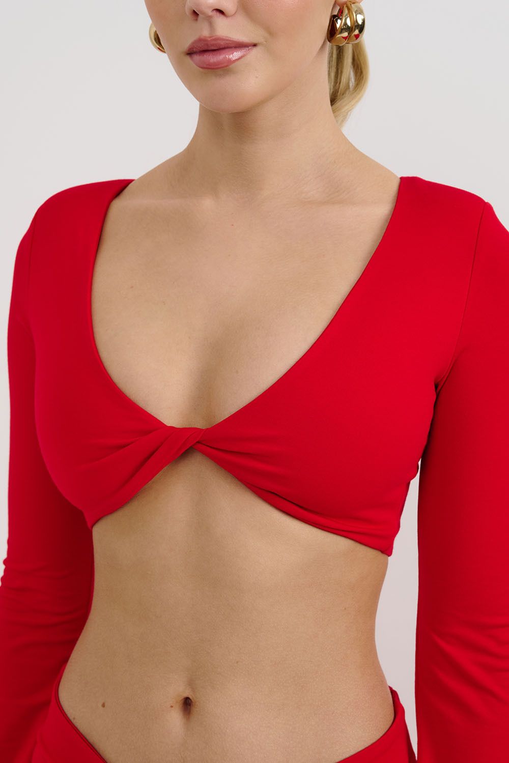 Лонгслив с рукавами клеш из вискозы красного цвета