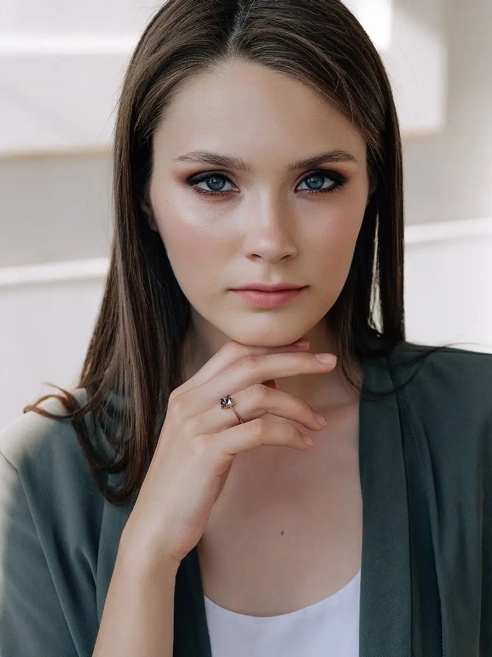 Кольцо Миражи тонкое с фиолетовым кристаллом Swarovski