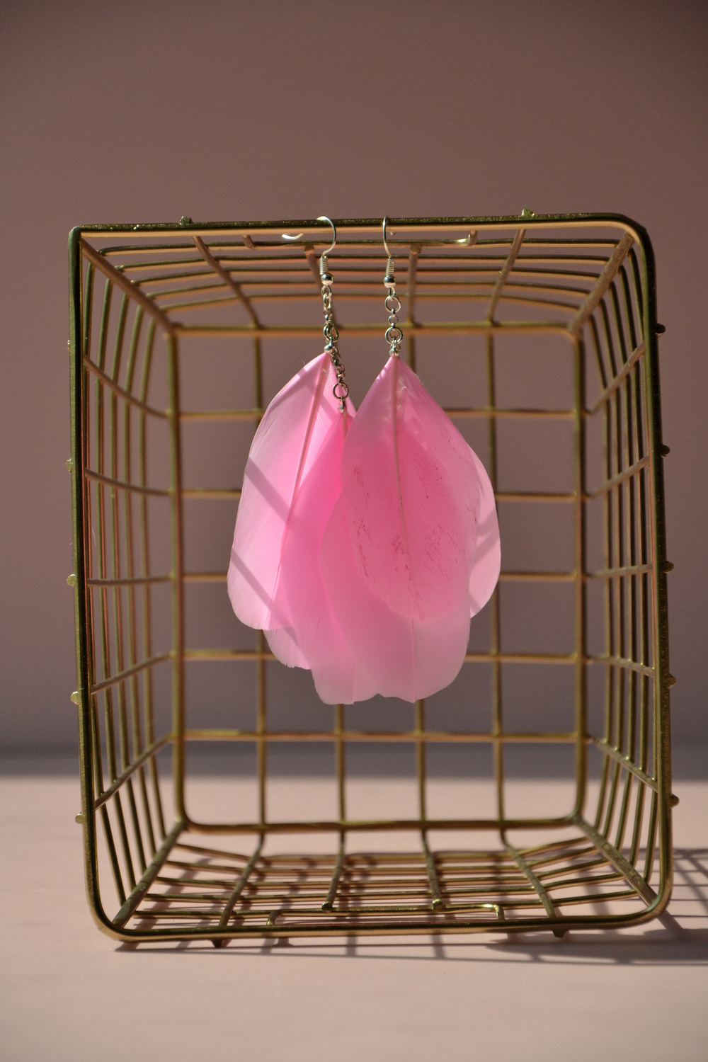 Серьги с перьями коротенькие