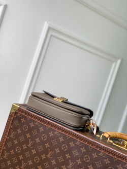 Louis Vuitton Pochette Metis East West