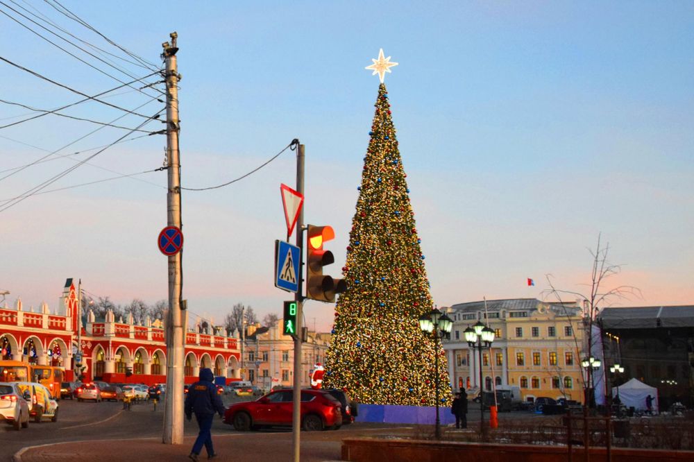Уличная елка каркасная "Русская" (пвх) 26 м