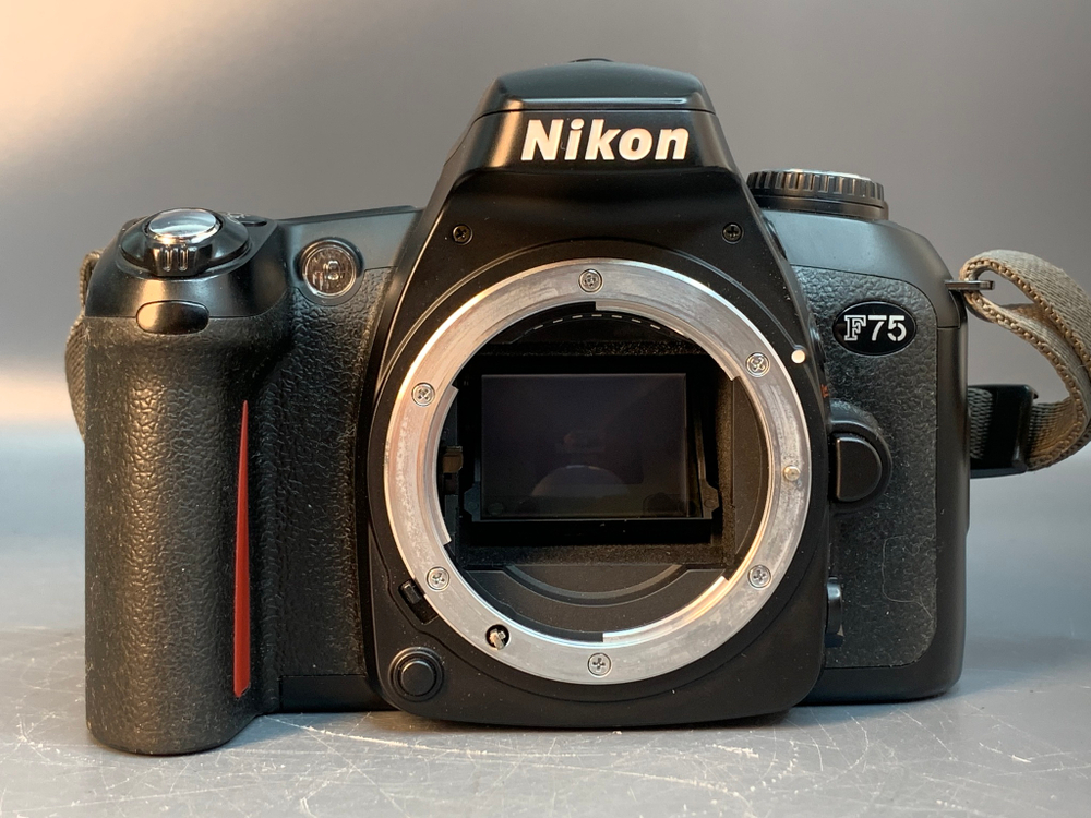 Nikon F75