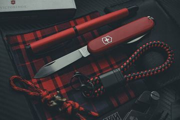 Складной нож Victorinox 0.2303 Bantam c клинком из стали X55CrMo14, рукоять Cellidor