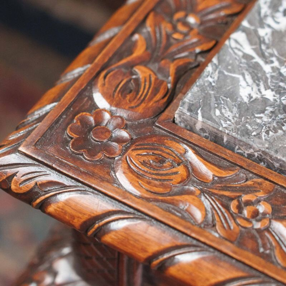 Стол в стиле чиппендейл