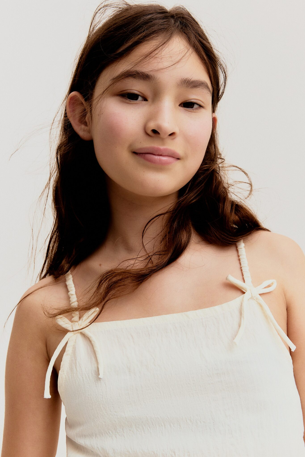 H&M Топ с бантом и баской, кремовый