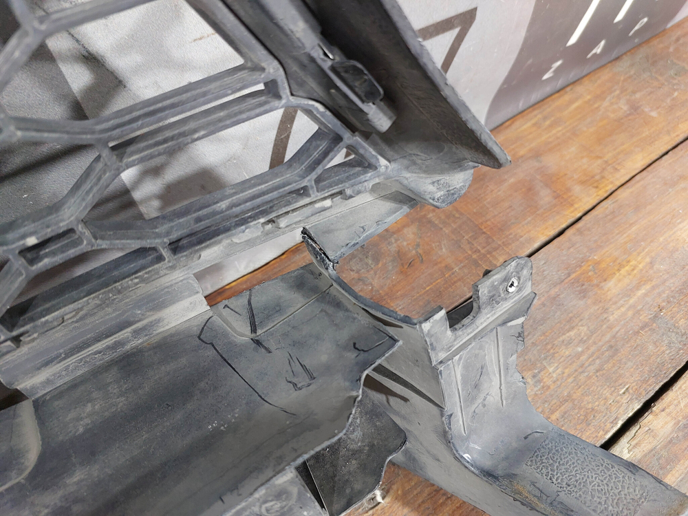 Решетка переднего бампера Renault Sandero 2 13-19 Б/У Оригинал 622542293R